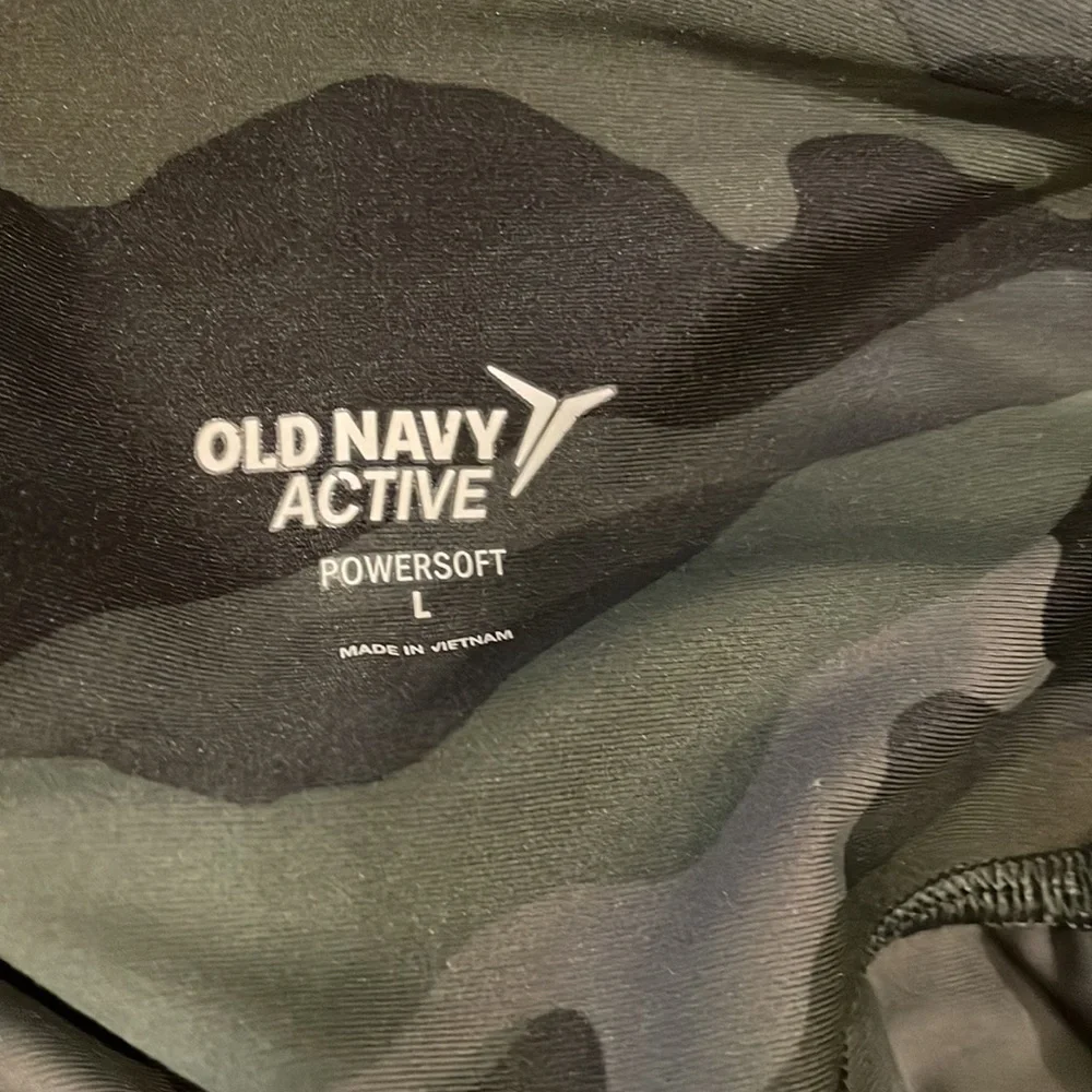 Old Navy Active Camo shin length leggings - Picture 3 of 4